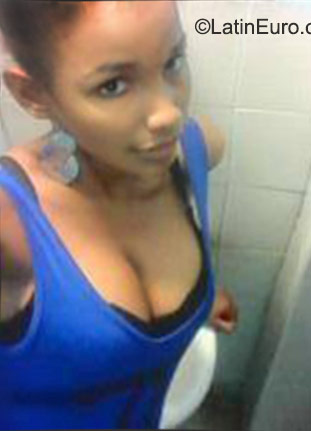 Date this pretty Dominican Republic girl Yasleidy from Santo Domingo DO23000