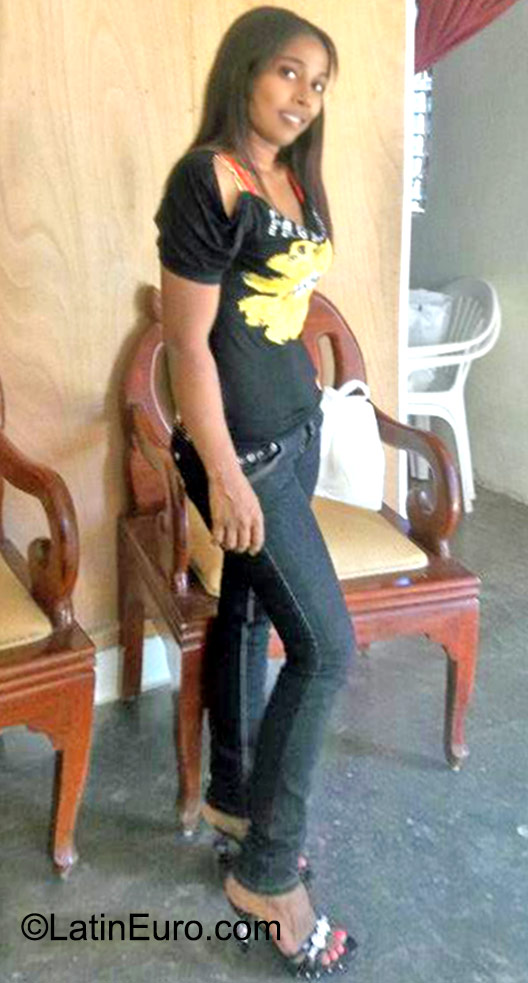 Date this sensual Dominican Republic girl Enolisa from Santiago DO23006