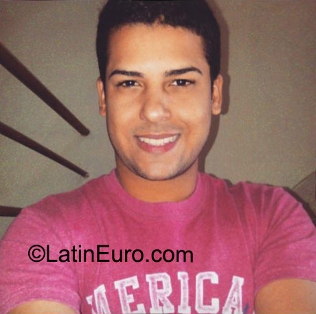 Date this happy Dominican Republic man Leury from Santo Domingo DO23007