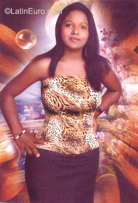Date this voluptuous Dominican Republic girl Dominiga from San Pedro de Marcoris DO23027