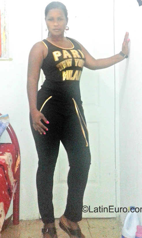 Date this good-looking Colombia girl Yaraldes from Panama City CO17897