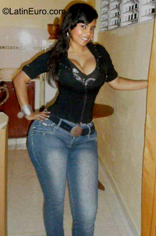 Date this hard body Dominican Republic girl Elsa from Santiago DO23043