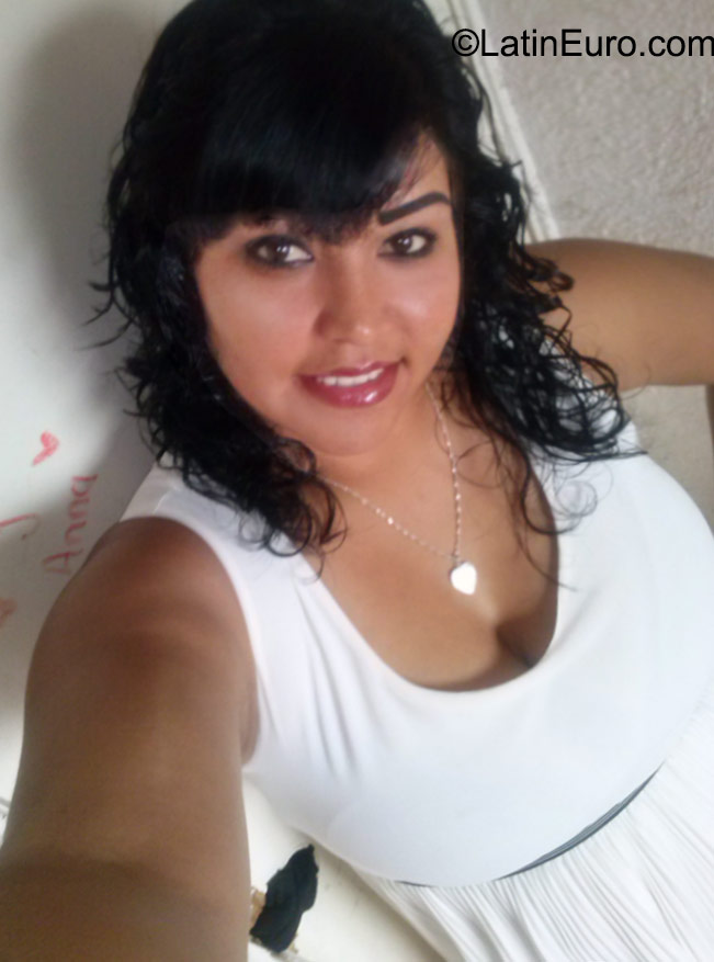 Date this voluptuous Mexico girl Maria from Ensenada MX1447
