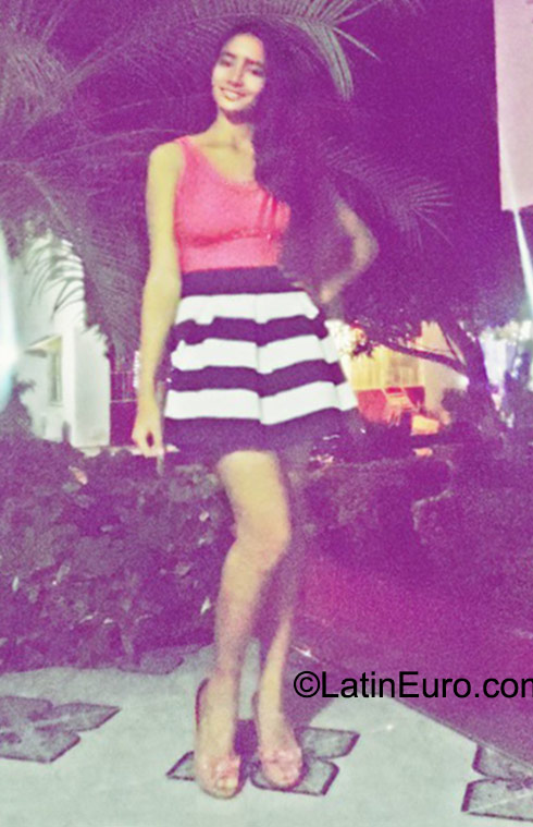 Date this stunning Colombia girl Adriana from Barranquilla CO17914