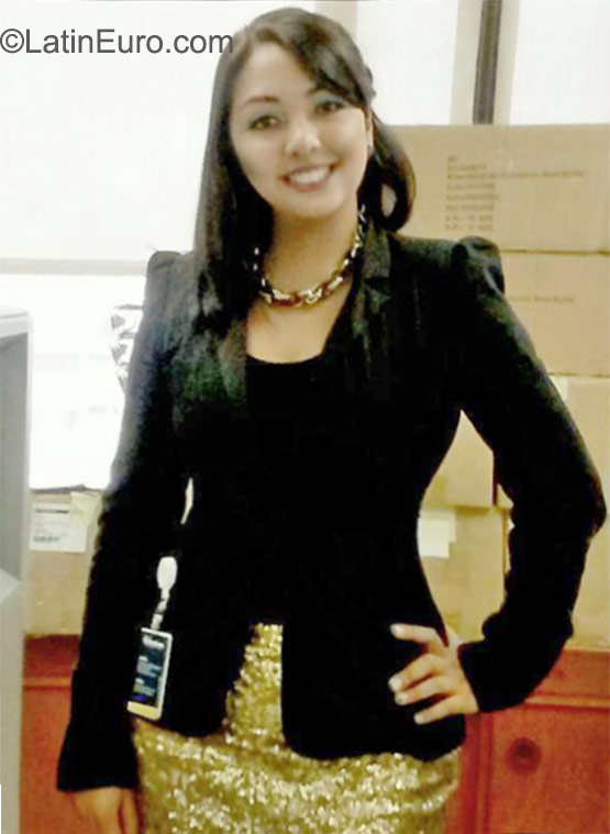 Date this attractive Colombia girl Adriana from Bogota CO17916