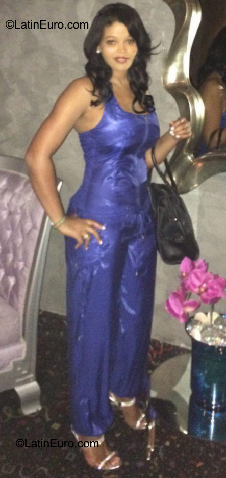 Date this pretty Dominican Republic girl Mariel from Santo Domingo DO23062