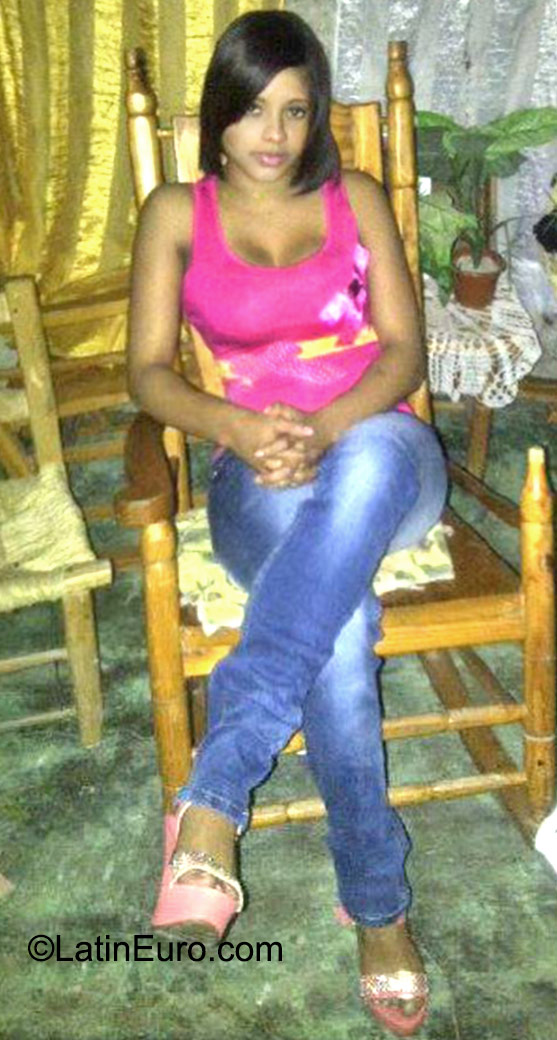 Date this young Honduras girl Reyna from Tegucigalpa HN1668