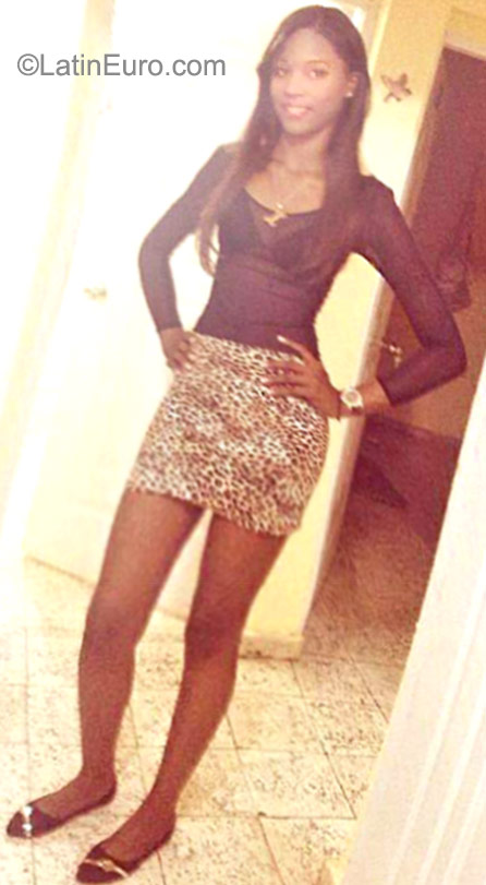 Date this funny Dominican Republic girl Laura from Santo Domingo DO23102