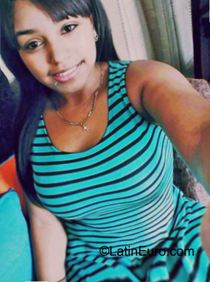 Date this hard body Dominican Republic girl Nicol from Santiago DO23126