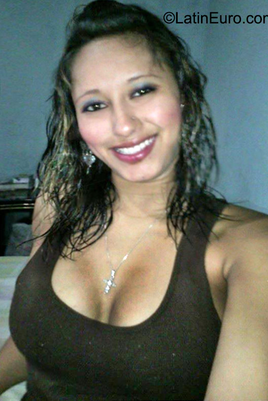 Date this delightful Honduras girl Carolina from Tegucigalpa HN1674