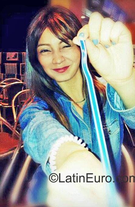 Date this athletic Colombia girl Nadia from Bogota CO17962