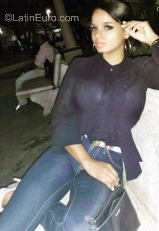 Date this happy Dominican Republic girl Eva cristina from Nagua DO23145
