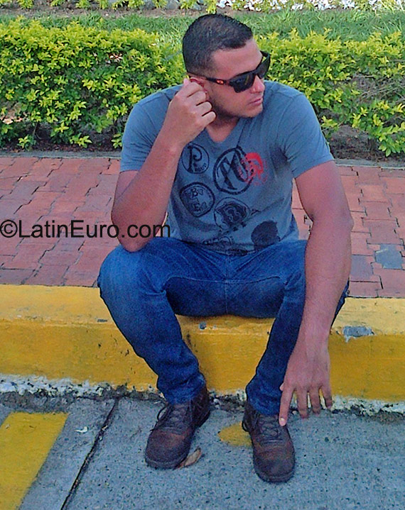 Date this tall Colombia man Alexander from Pereira CO17978