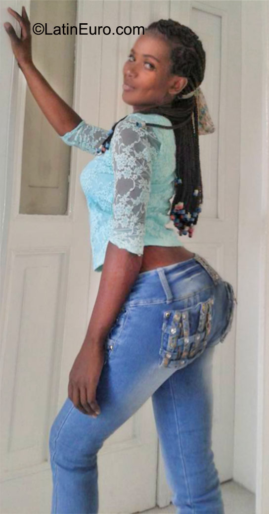 Date this sultry Colombia girl Amy from Medellin CO17988