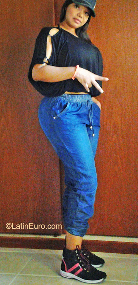 Date this cute Colombia girl Adilesi from Cali CO17998