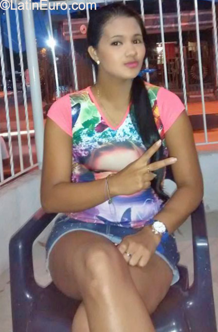 Date this stunning Colombia girl Yanaris from Barranquilla CO18003