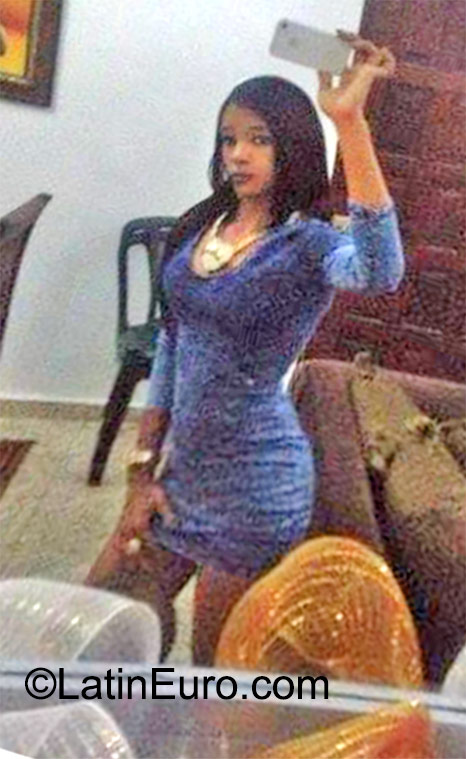 Date this beautiful Dominican Republic girl Estefany from Santo Domingo DO23238