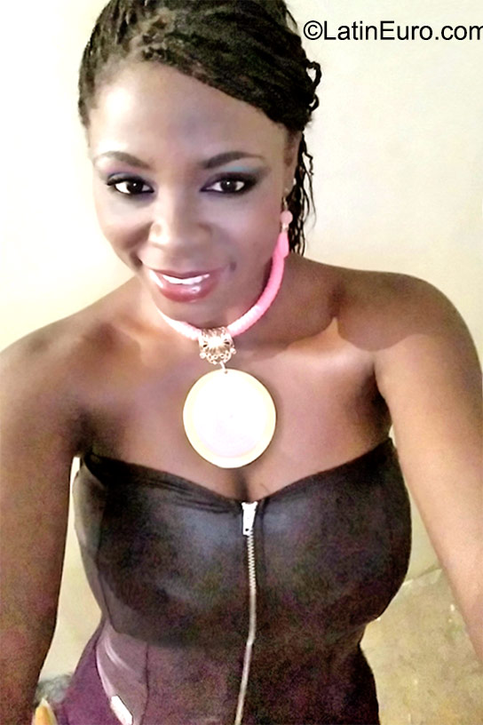 Date this stunning Colombia girl Mairia from Cali CO18015