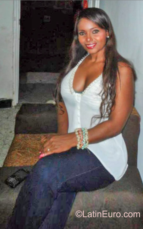 Date this nice looking Colombia girl Nidia patricia from cali-valle CO18400