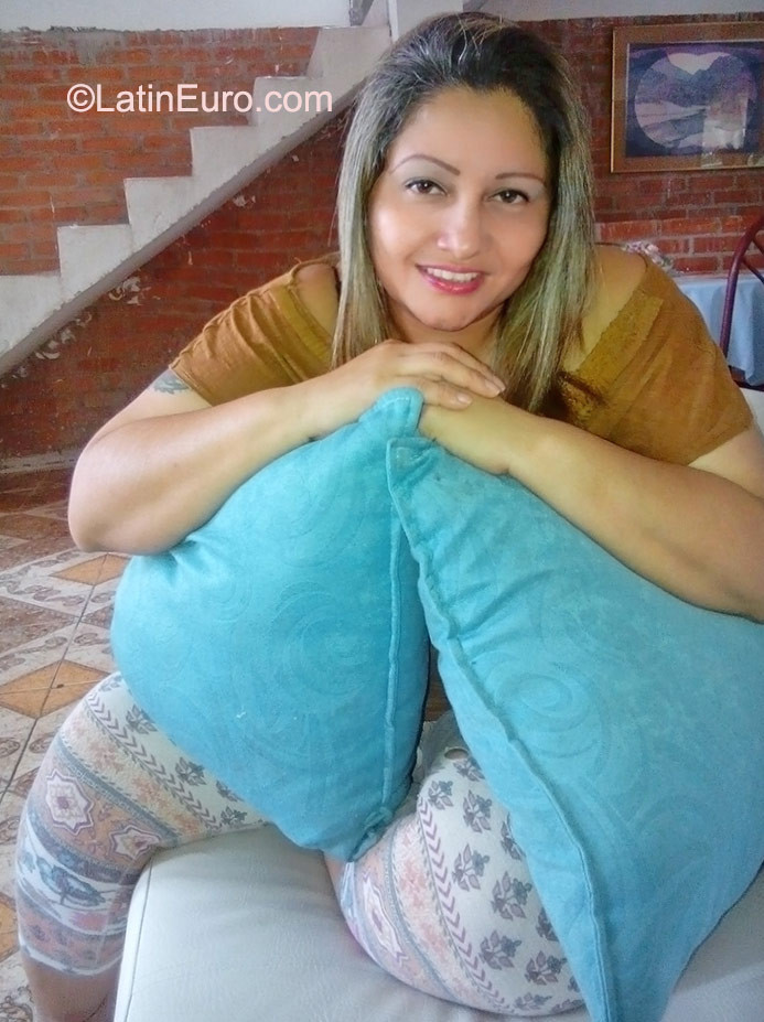 Date this passionate Colombia girl Francie from Cali CO18020