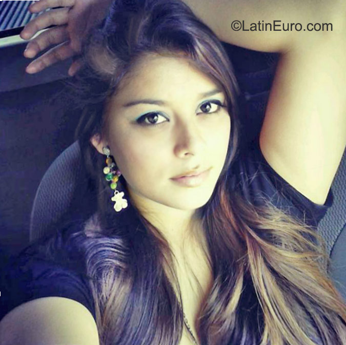 Date this attractive Colombia girl Johana from Manizales CO18030