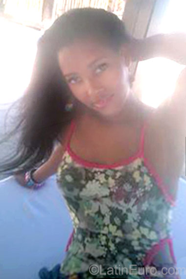 Date this pretty Dominican Republic girl Alexia from La Vega DO23292