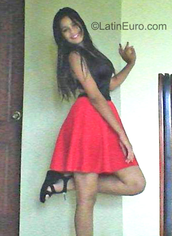 Date this gorgeous Dominican Republic girl Rosa from Santo Domingo DO23297