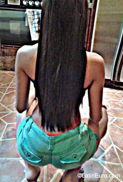Date this foxy Dominican Republic girl Jasmin from Santo Domingo DO23338