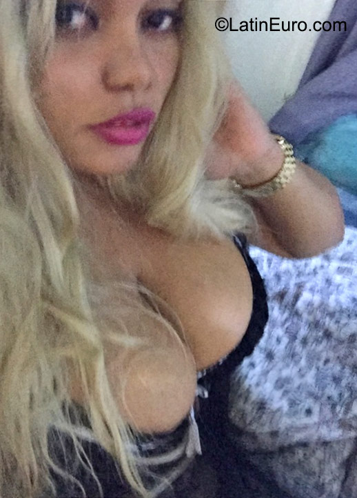 Date this voluptuous United States girl Fernanda from Brooklyn US16495