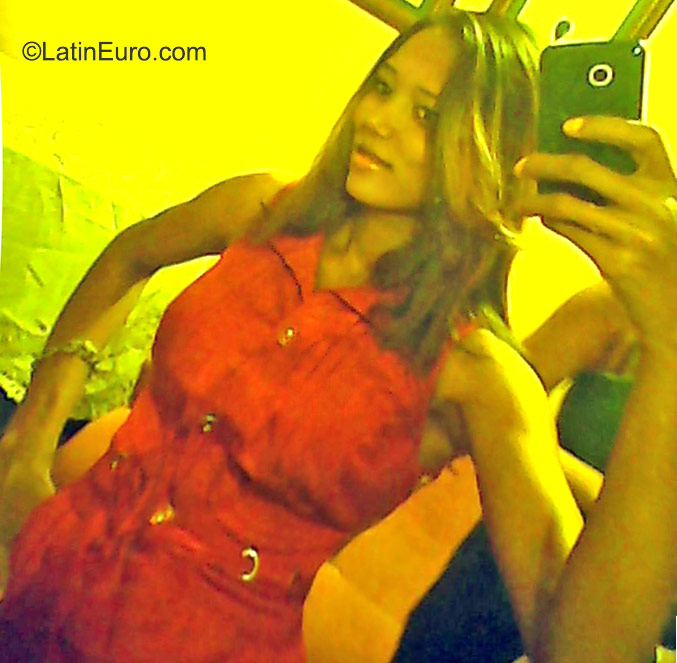 Date this cute Dominican Republic girl Yiselle from Santo Domingo DO23358
