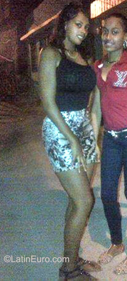 Date this nice looking Dominican Republic girl Liliana from Santo Domingo DO23380