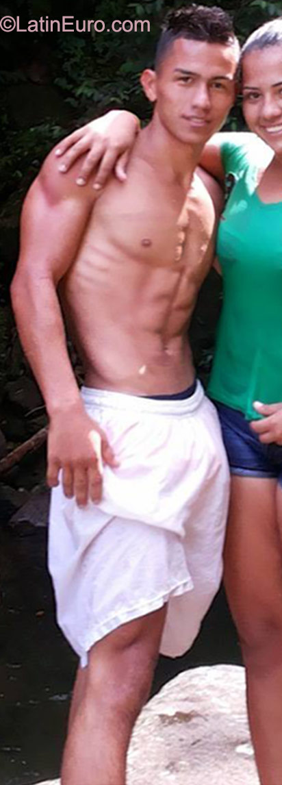 Date this beautiful Colombia man Ivan from Medellin CO18082
