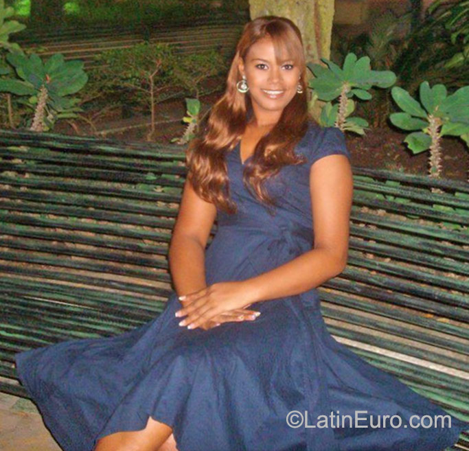 Date this foxy Dominican Republic girl Debora from Higuey DO23393