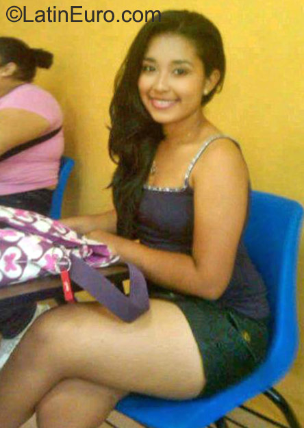 Date this attractive Panama girl Nicole from Panama City PA706