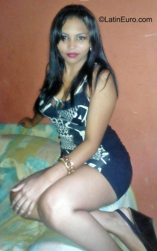 Date this happy Honduras girl Daniela from La Ceiba HN1724
