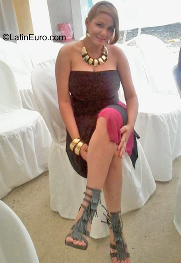 Date this young Colombia girl Yalenia from Santiago CO18096