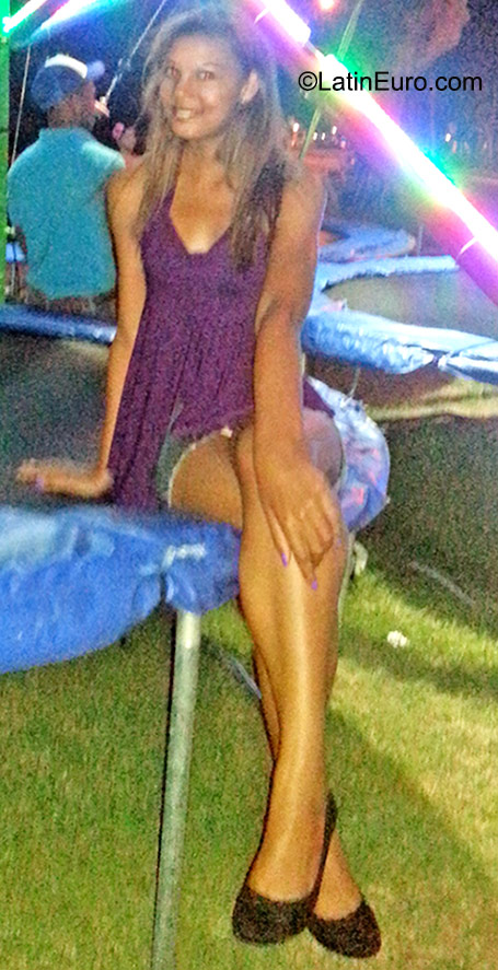 Date this charming Dominican Republic girl Frenis from Santiago DO23431