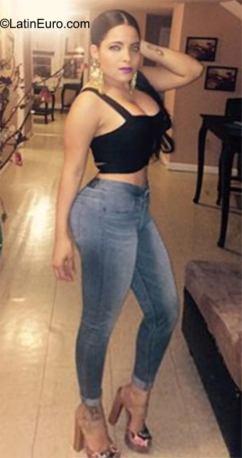 Date this foxy Dominican Republic girl Lisette from Santiago DO23447