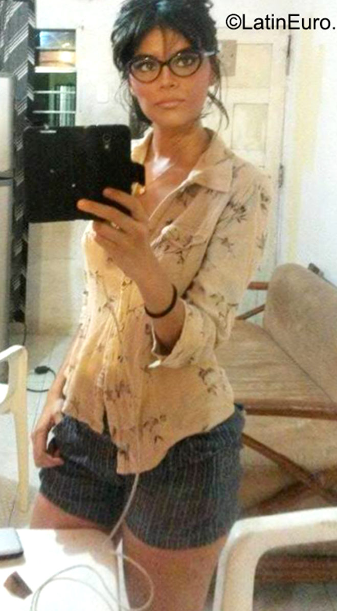 Date this exotic Colombia girl Viviana from Barranquilla CO18112