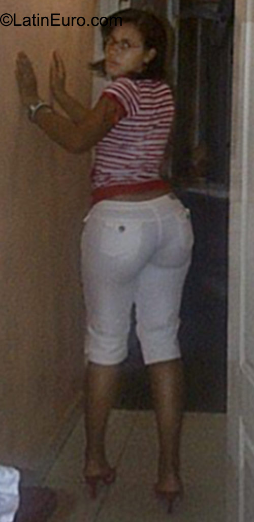 Date this voluptuous Dominican Republic girl Yisel from Santo Domingo DO23462