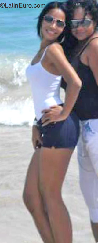 Date this happy Dominican Republic girl Anerys from Santiago DO23471