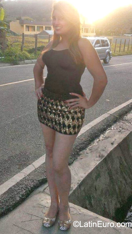 Date this pretty Dominican Republic girl Madelin from Santo Domingo DO23481