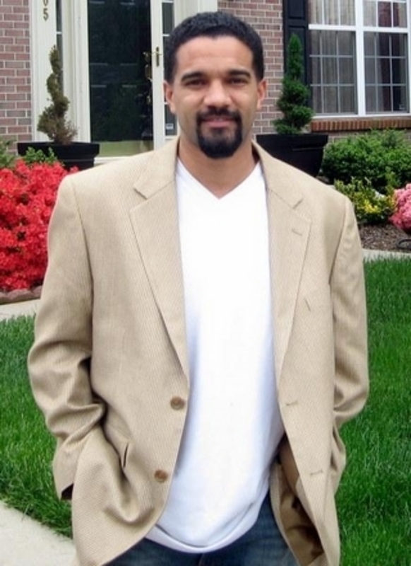 Date this cute Bermuda man EXOTICLOVER from Hamilton BM32