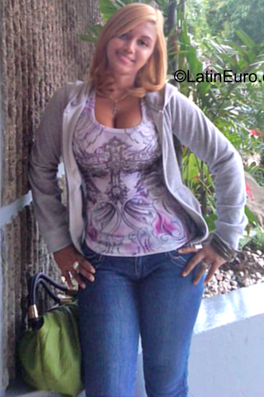 Date this attractive Dominican Republic girl Stephany from Santo Domingo DO23660