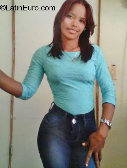 Date this beautiful Dominican Republic girl Laudie from Santo Domingo DO23687
