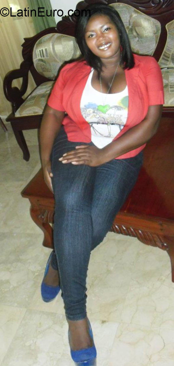 Date this hard body Dominican Republic girl Dinora from Santo Domingo DO23708