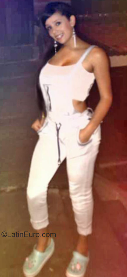 Date this attractive Colombia girl Elizabeth from Medellin CO18223