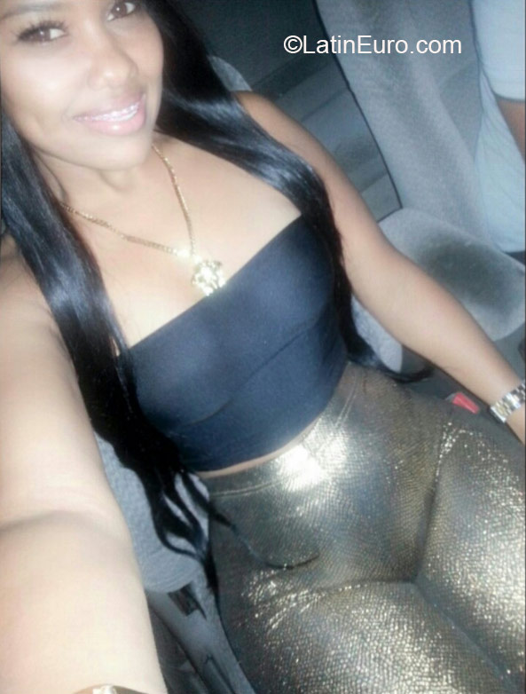 Date this hard body Dominican Republic girl Gerany from Santo Domingo DO23801