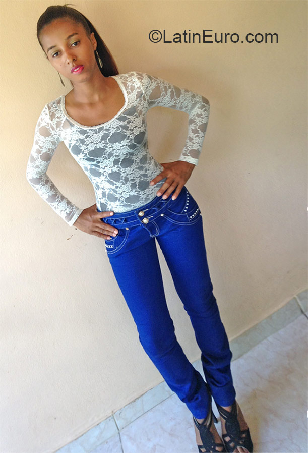 Date this sultry Dominican Republic girl Ana from Santo Domingo DO23806