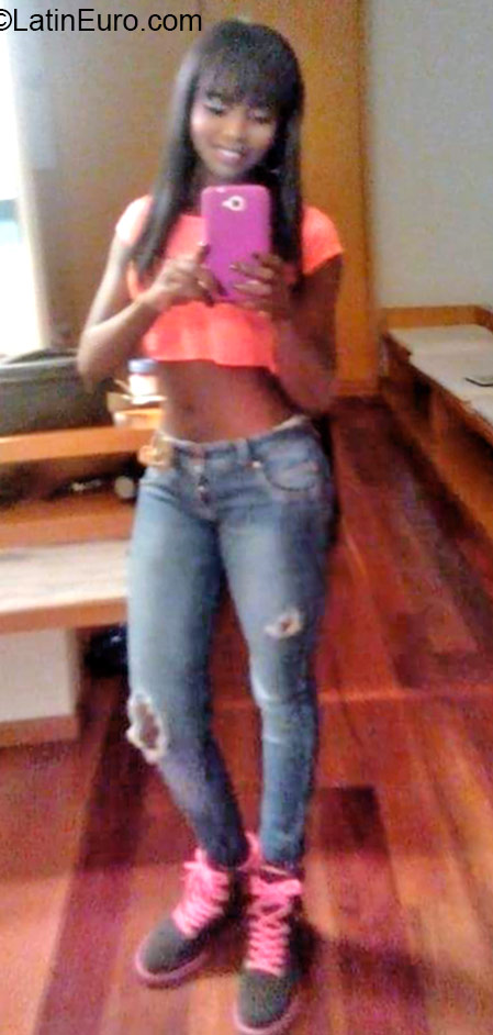 Date this sensual Colombia girl Vanessa from Cali CO18244